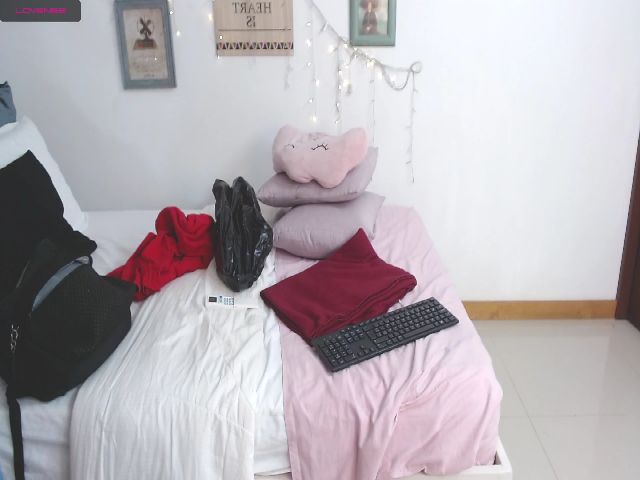 Live sex webcam photo for GiaElliot #253052434