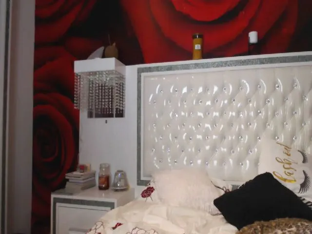 Live sex webcam photo for NikkyCZ #261349301