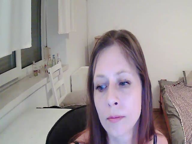 Live sex webcam photo for KatieAngel69 #264674593