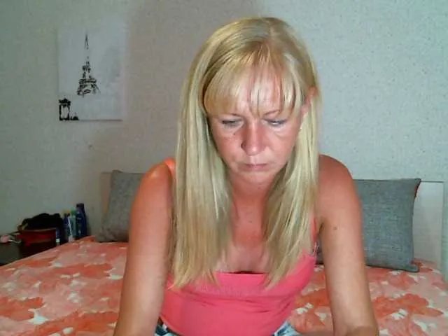 Live sex webcam photo for sweet-doll-20 #247128676