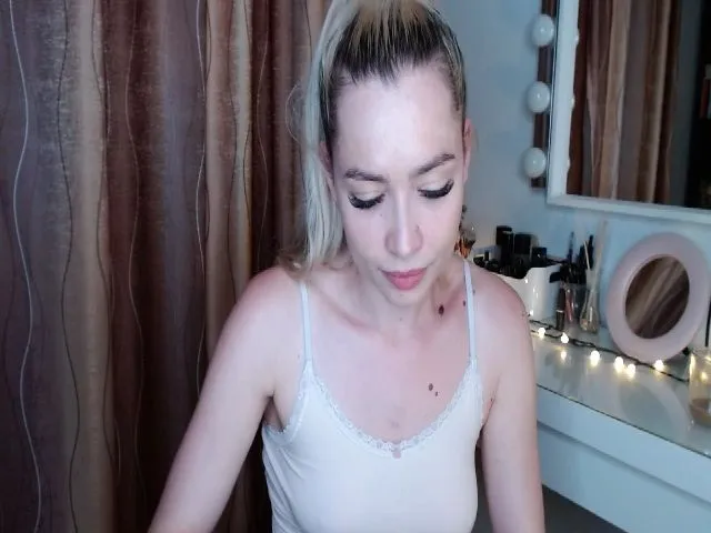 Live sex webcam photo for JustThea #252286695