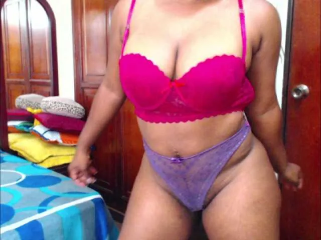 Live sex webcam photo for shirlyhotxx #241408173