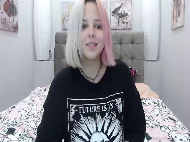 Live sex webcam photo for Helokit #254754050