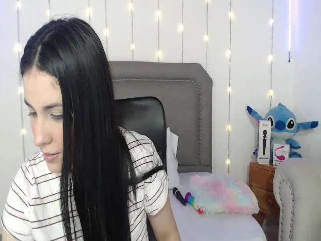 Live sex webcam photo for lolyy_18 #255584191
