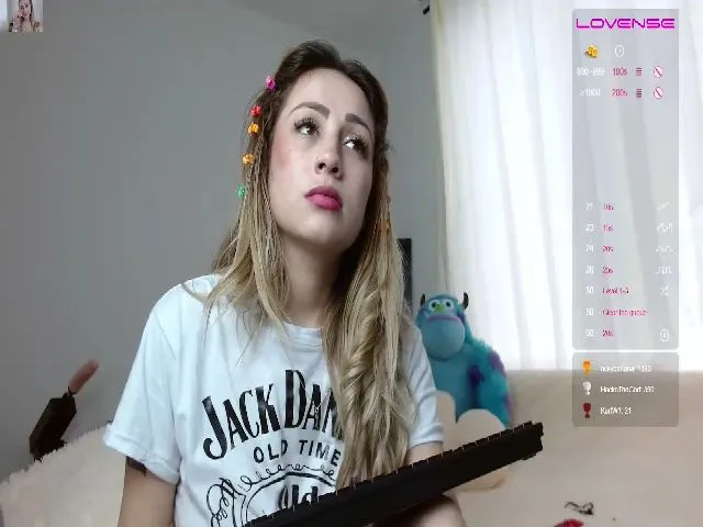 Live sex webcam photo for SamantaCollen #253905387