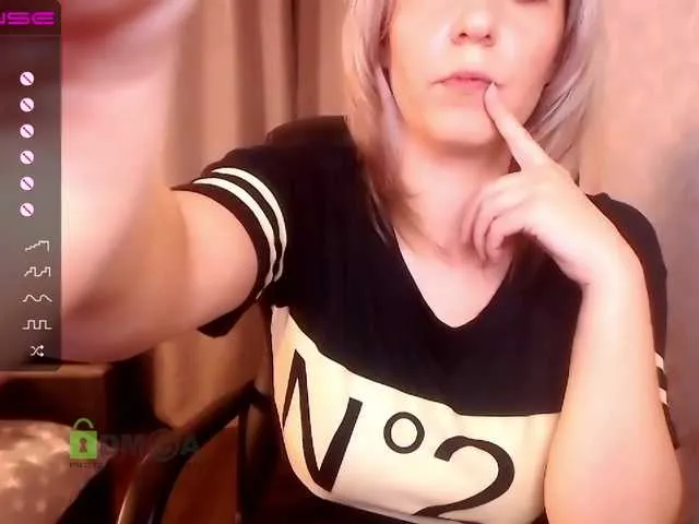 Live sex webcam photo for VickiSecret #241437088