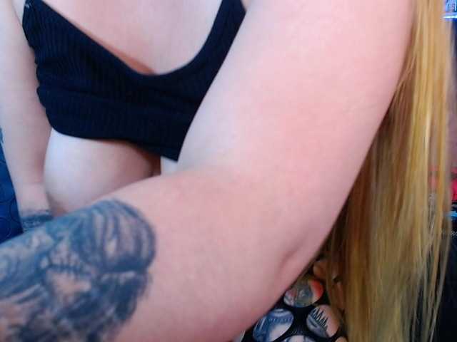 Live sex webcam photo for Blondie-ivy #244858206