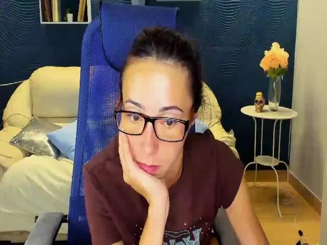 Live sex webcam photo for amyjune01 #262372351