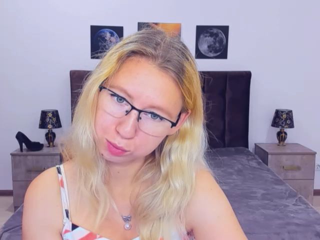 Live sex webcam photo for LizaSwan #255894666