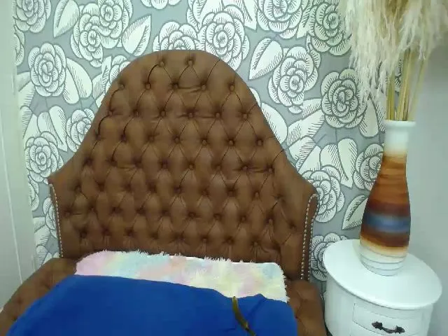 Live sex webcam photo for Lola_chuil #254554180