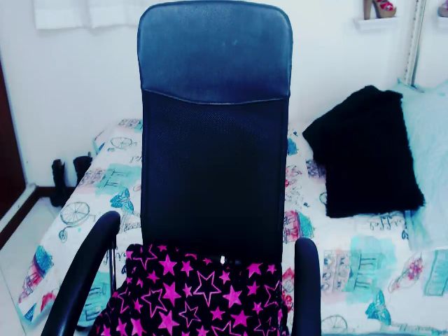 Live sex webcam photo for Twwiiggy #287852475