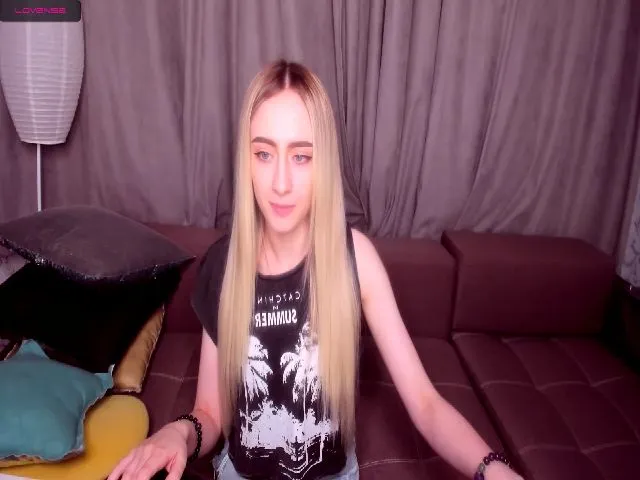 Live sex webcam photo for KellyDales #256466267