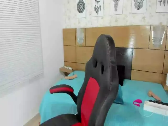 Live sex webcam photo for Kloemss #253471192