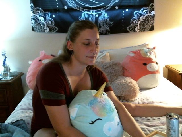 Live sex webcam photo for SuzieMoon #255527761