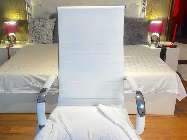 Live sex webcam photo for issakitten #241233420