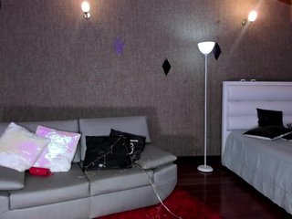 Live sex webcam photo for GigiElliot #240748340