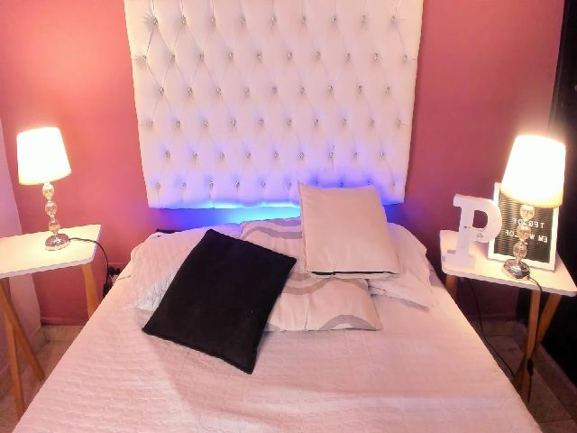 Live sex webcam photo for PolyErik #261057571