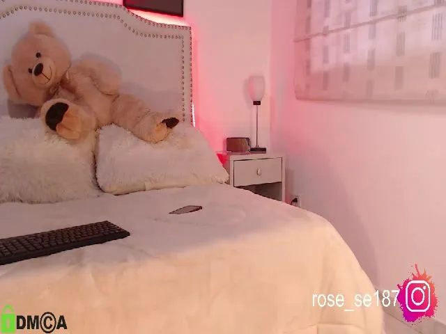 Live sex webcam photo for Rose_se #252652393