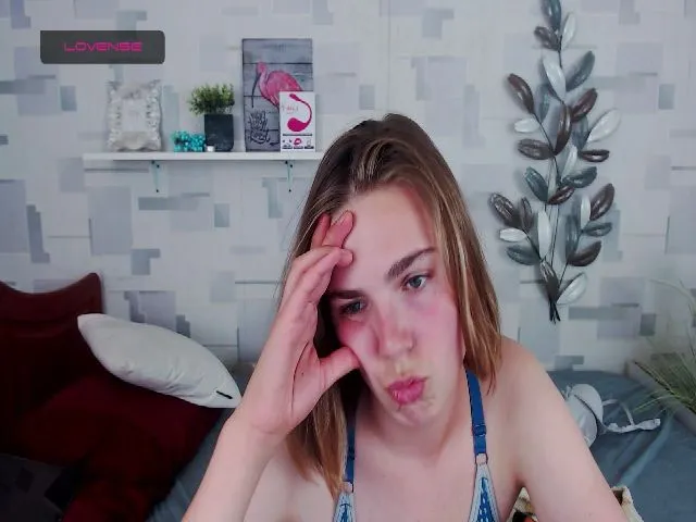 Live sex webcam photo for MissCharlin #260261811