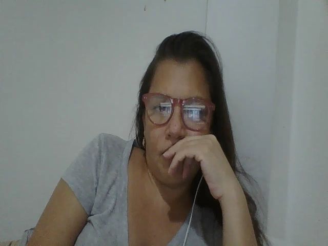 Live sex webcam photo for SweetLola01 #258379694