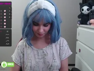Live sex webcam photo for CreamMeow #240762160