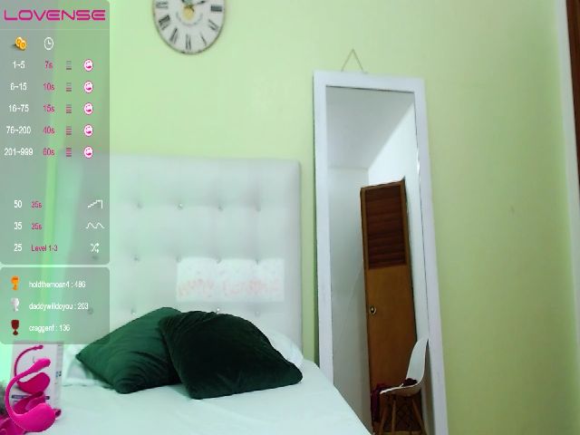 Live sex webcam photo for Urfantasyy18 #259188255