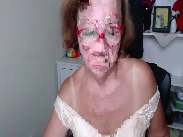 Live sex webcam photo for Adele_69 #265600551