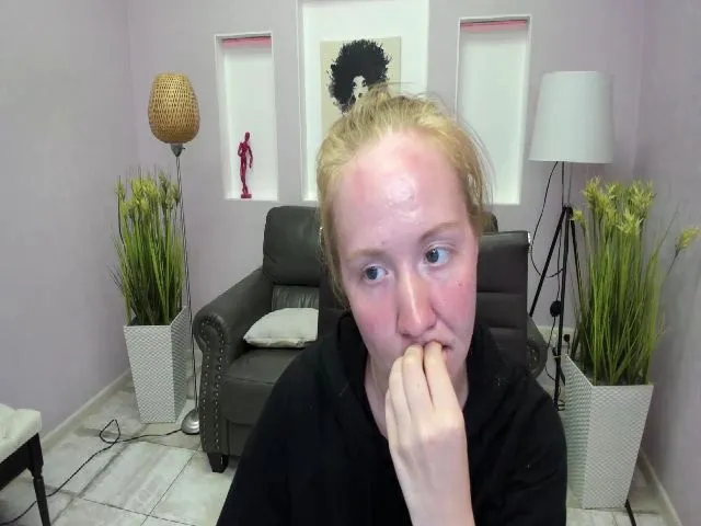Live sex webcam photo for StunningKelly #253845252