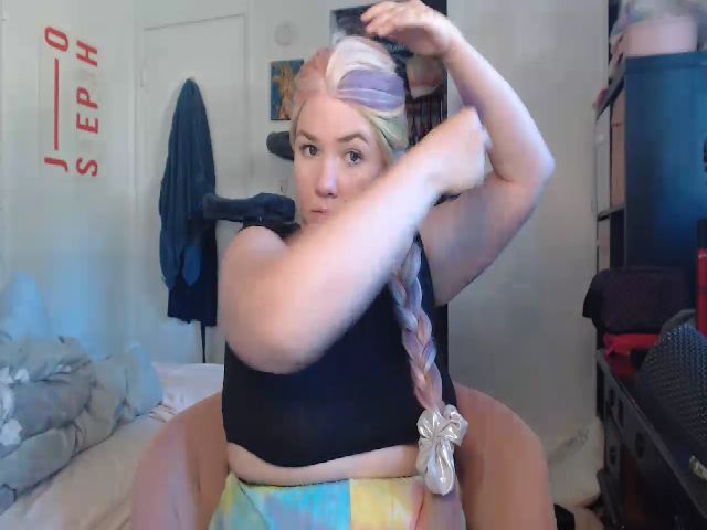 Live sex webcam photo for Krissybae #264651916