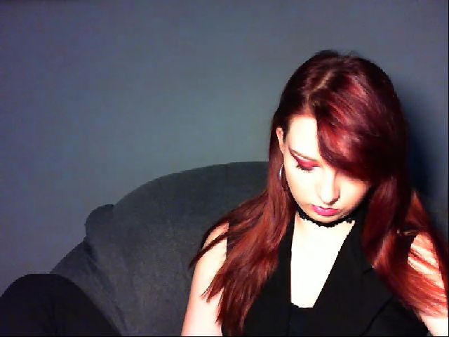 Live sex webcam photo for VirginLuna18 #260780836