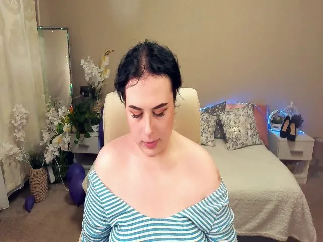 Live sex webcam photo for SerahMirabeli #253736650
