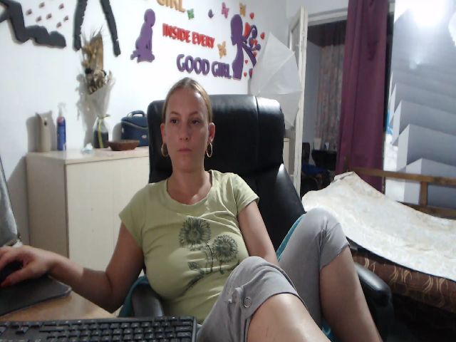 Live sex webcam photo for LiaMelanyy #253585593