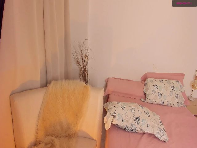 Live sex webcam photo for Helena_Hills #255530233