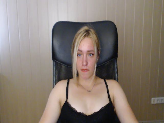 Live sex webcam photo for KetiLove_ #255760761