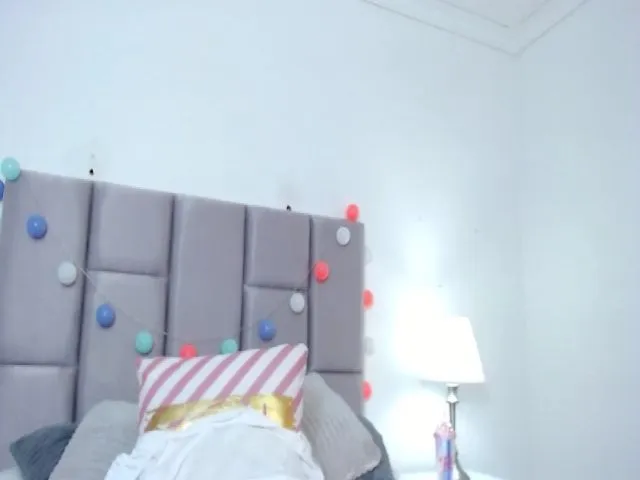 Live sex webcam photo for Mia_thompsons #253907496