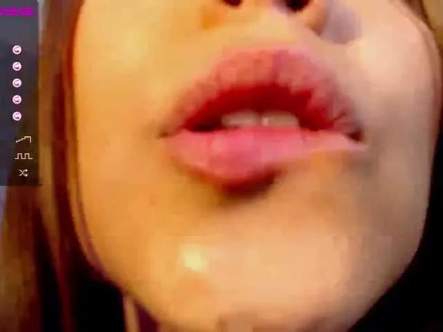 Live sex webcam photo for ErikaBenz #240933076