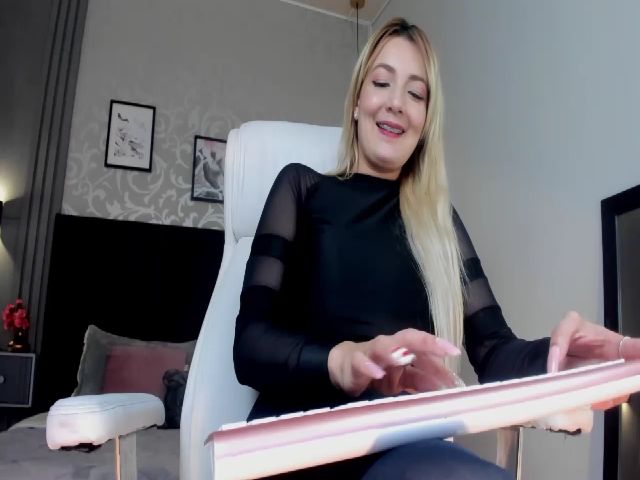 Live sex webcam photo for MarieBass #256363533