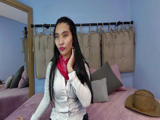 Live sex webcam photo for Alanna_Brown #255508042