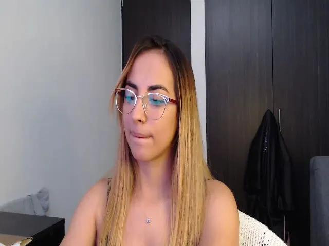 Live sex webcam photo for April_dew #253155064
