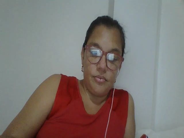 Live sex webcam photo for SweetLola01 #254998080