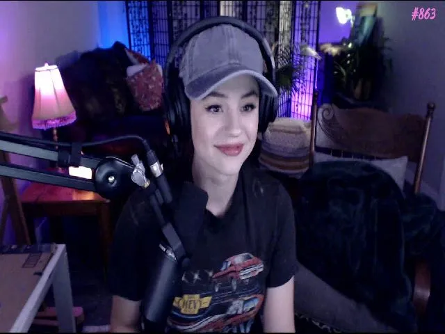 Live sex webcam photo for Sophelia #263476805