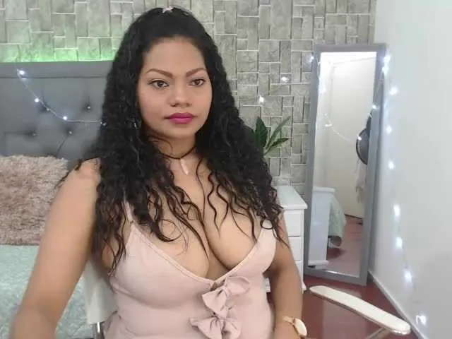 Live sex webcam photo for Lupe-blue #240967128