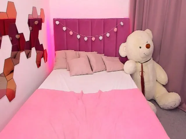 Live sex webcam photo for RedCat18 #252831644