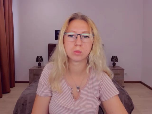 Live sex webcam photo for LizaSwan #253047263