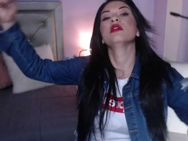 Live sex webcam photo for VeronicaLanz #241411984