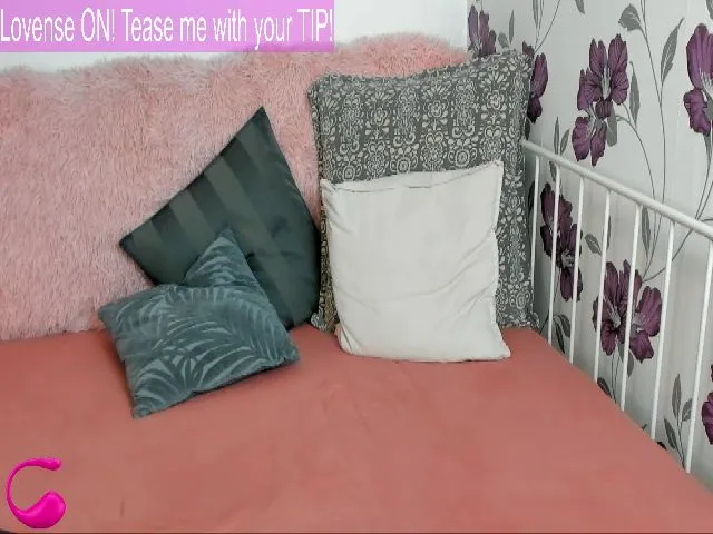 Live sex webcam photo for NikkiHarris #261501894