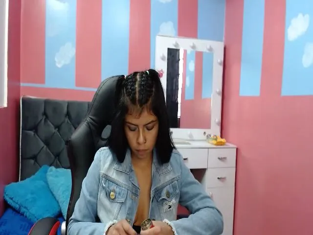 Live sex webcam photo for Miiaafox #263834350