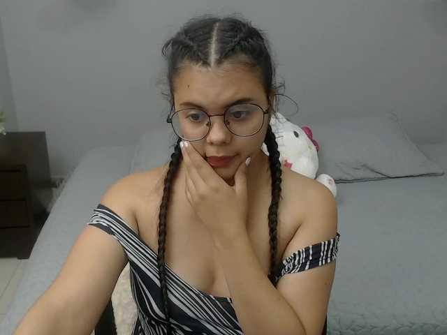 Live sex webcam photo for esmeralda-t #241257710