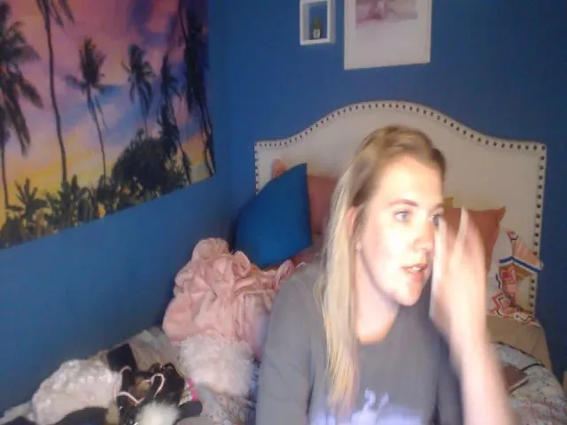 Live sex webcam photo for SnowWhiteXxxx #253653124