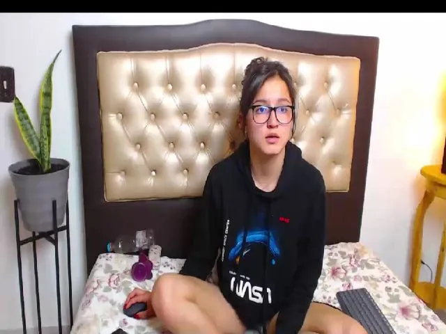 Live sex webcam photo for NyahMackenzie #253887380